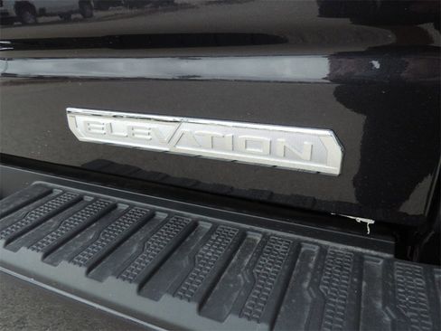 New 2025 GMC Sierra 1500 Elevation image 9