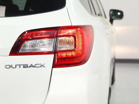 Used 2019 Subaru Outback 2.5i Premium AWD/4WD image 14