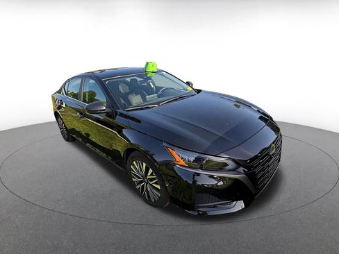 Used 2026 Nissan Altima 2.5 SV FWD image 2