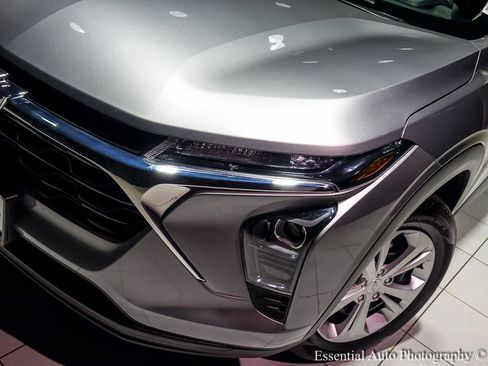 Used 2024 Chevrolet Trax LS w/ Driver Confidence Package image 8