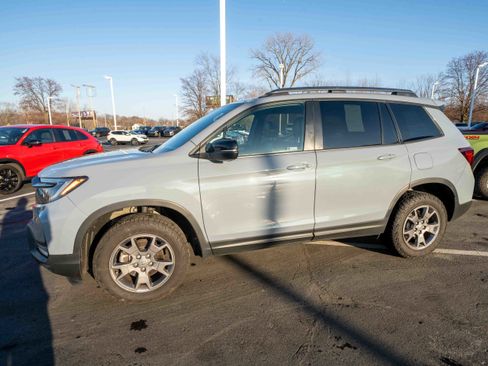 Certified 2024 Honda Passport TrailSport image 3