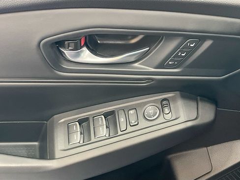 Used 2025 Honda Accord EX-L image 17