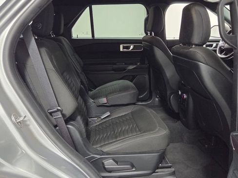 Used 2020 Ford Explorer XLT RWD image 17