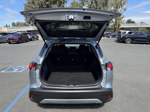 Used 2022 Toyota Corolla Cross LE image 14