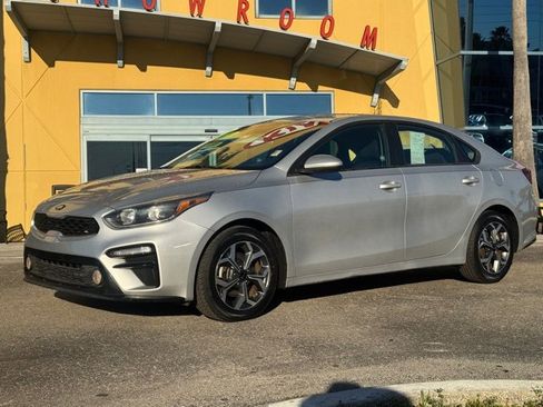 Used 2021 Kia Forte LXS image 2