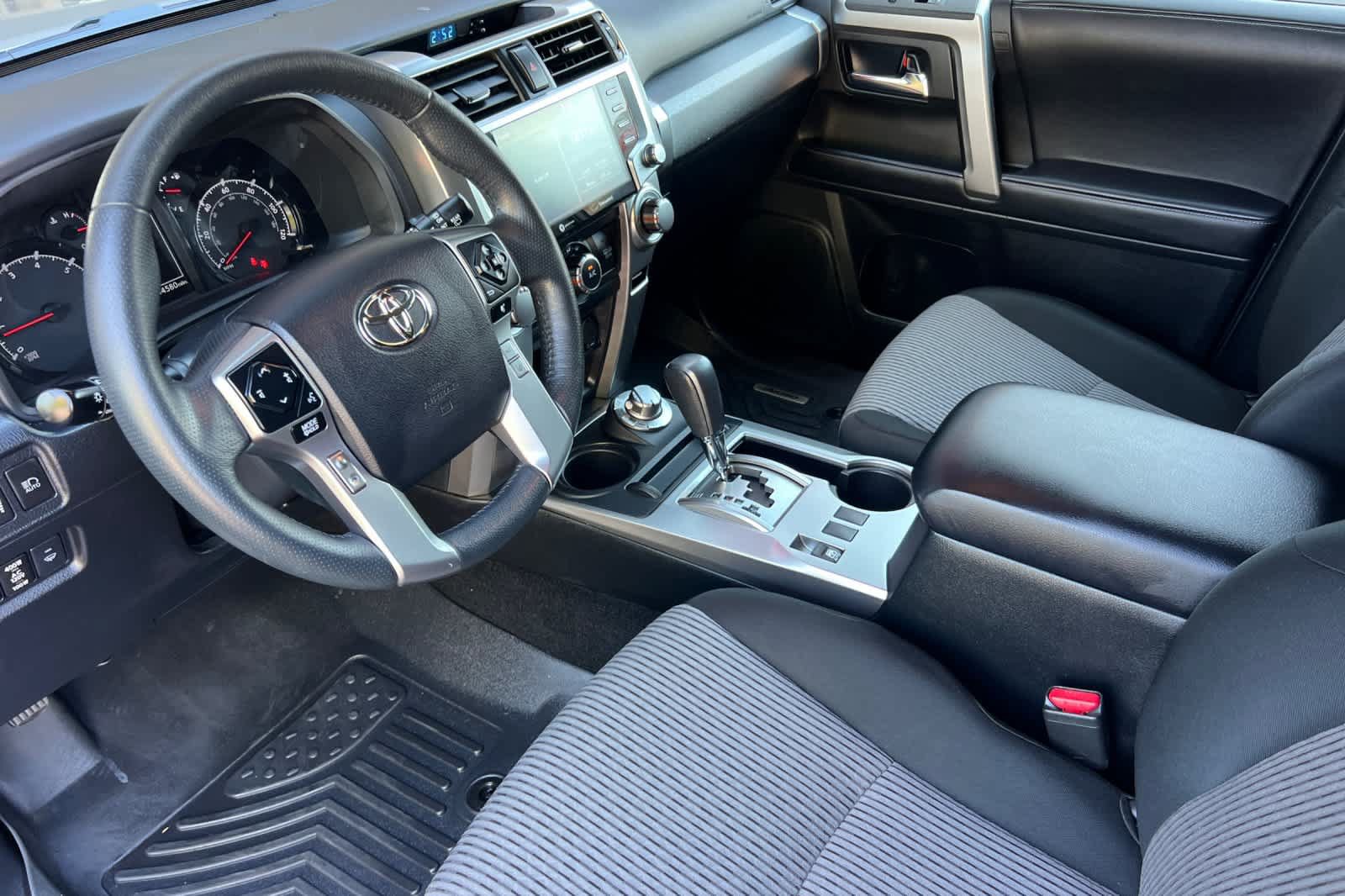 Used 2022 Toyota 4Runner SR5 AWD/4WD image 11