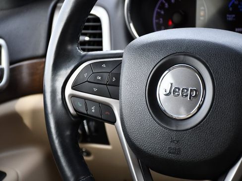 Used 2018 Jeep Grand Cherokee Laredo image 24