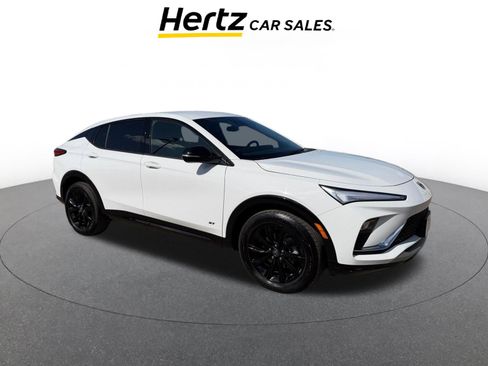 Used 2025 Buick Envista Sport Touring image 1