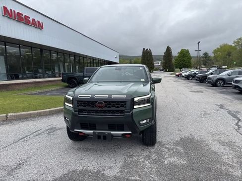 Used 2025 Nissan Frontier PRO-4X w/ Tow Package AWD/4WD image 5