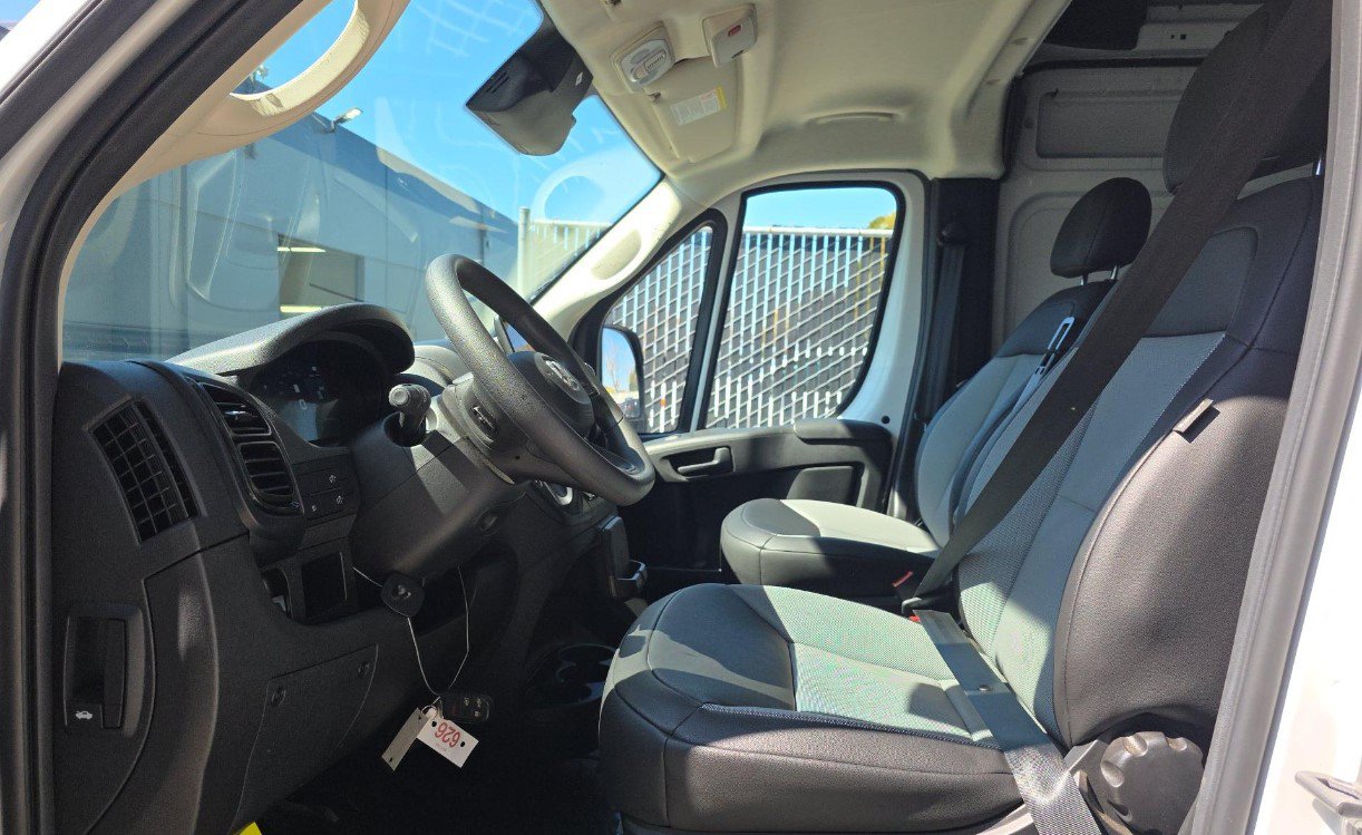 Used 2024 RAM ProMaster 2500 w/ Premium Convenience Group FWD image 7
