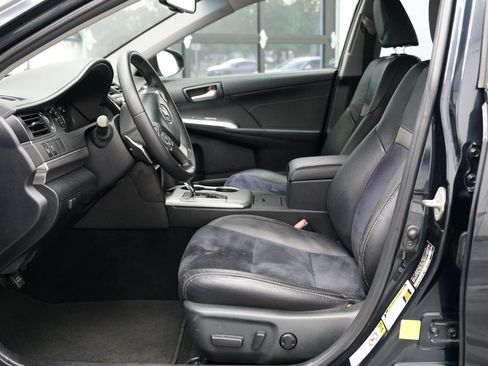 Used 2013 Toyota Camry SE w/ Leather Pkg FWD image 18