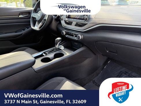 Used 2025 Nissan Altima 2.5 SV FWD image 10