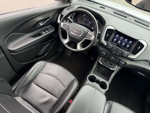 Used 2024 GMC Terrain SLT image 28