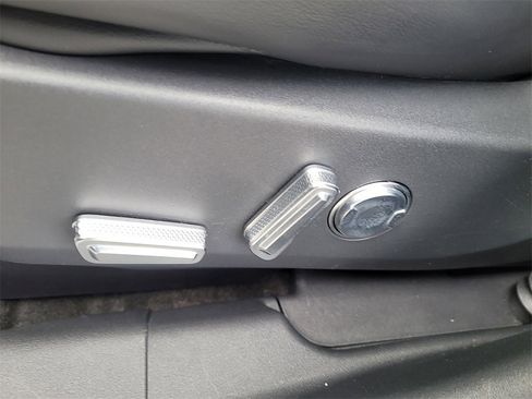 Certified 2024 Lincoln Nautilus Premier w/ Equipment Group 102A image 18