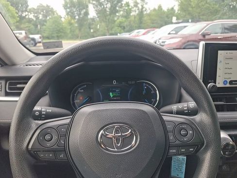 Used 2025 Toyota RAV4 LE AWD/4WD image 18
