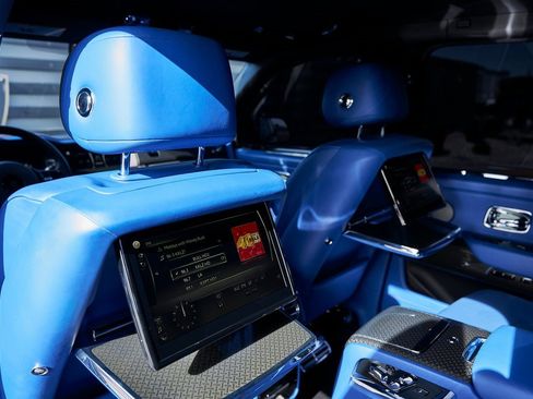 Used 2021 Rolls-Royce Cullinan Black Badge image 44