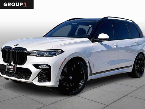 Used 2022 BMW X7 M50i image 1