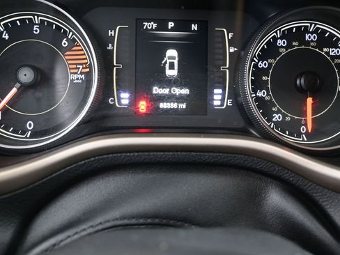 Used 2016 Jeep Cherokee Latitude image 13