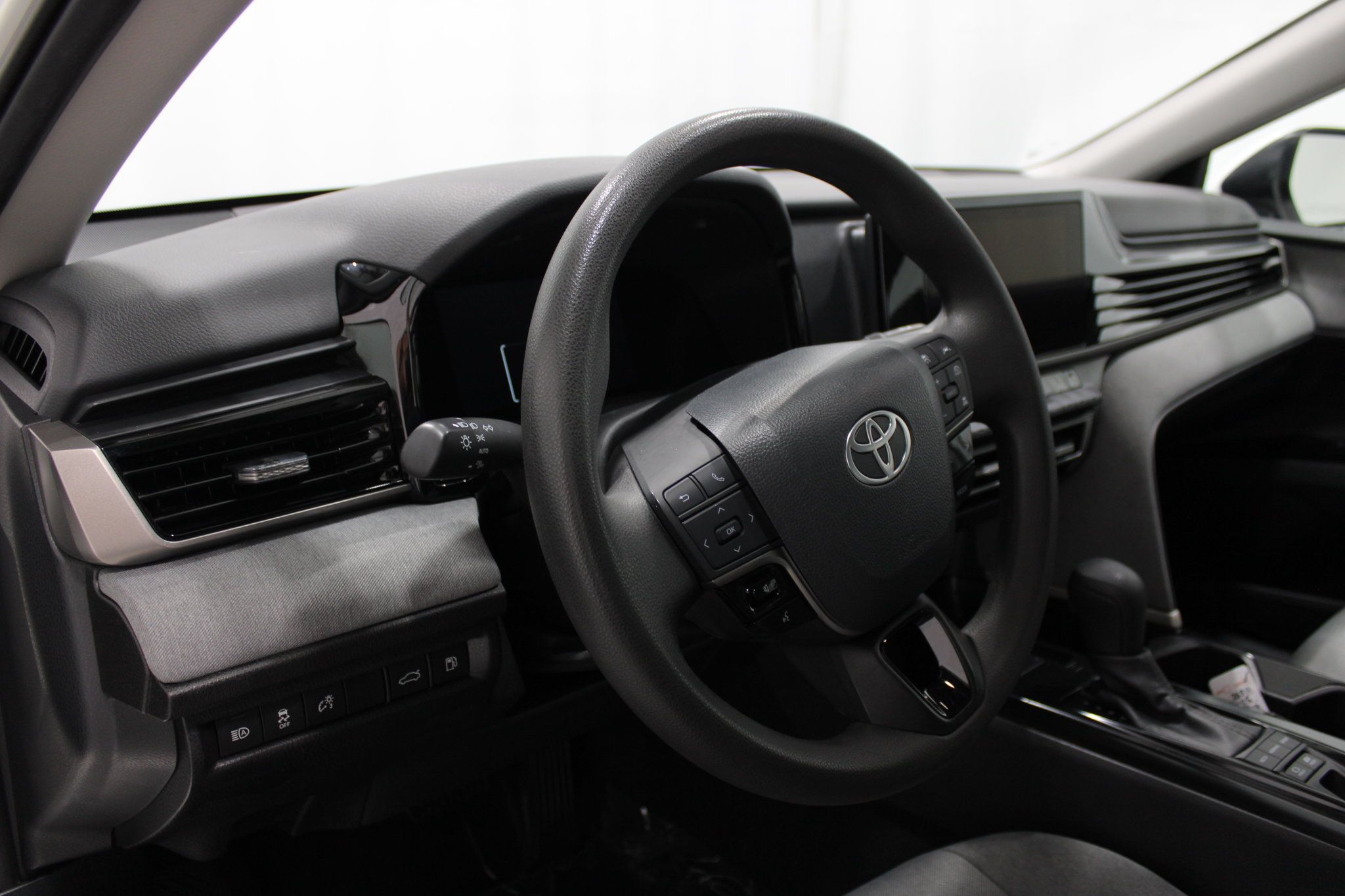 Used 2025 Toyota Camry LE FWD image 12