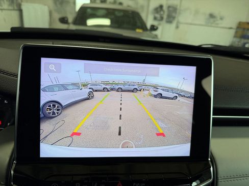 Used 2025 Jeep Compass Limited image 17