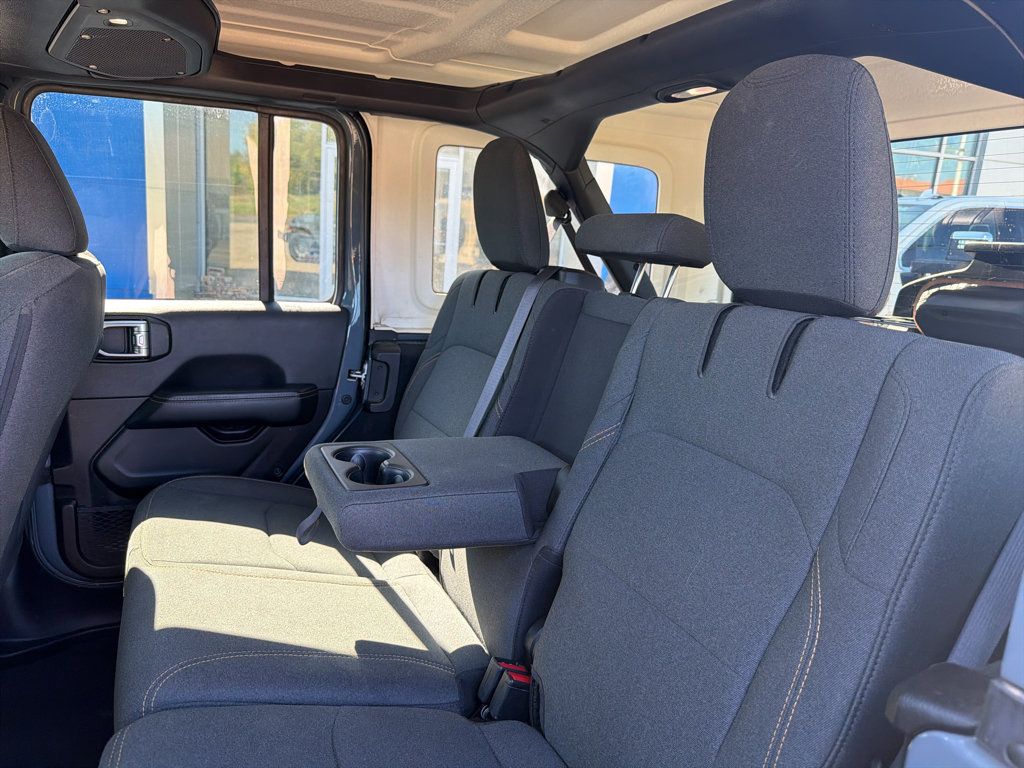 Used 2024 Jeep Wrangler Unlimited Sahara AWD/4WD image 19