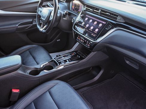 Used 2022 Chevrolet Bolt EUV Premier w/ Sun & Sound Package image 17