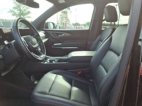 Used 2025 Chevrolet Traverse LT FWD image 10