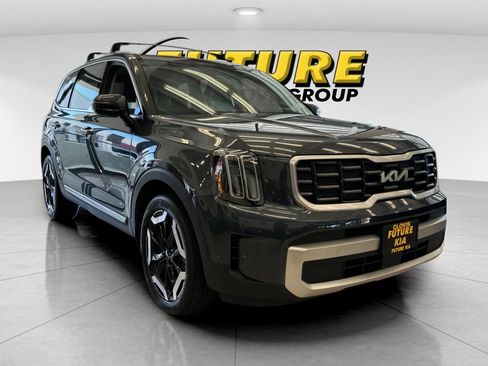 Used 2024 Kia Telluride S w/ S Sunroof Package FWD image 2
