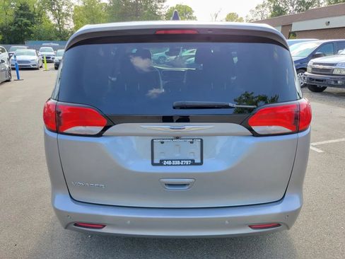 Used 2021 Chrysler Voyager LX image 11