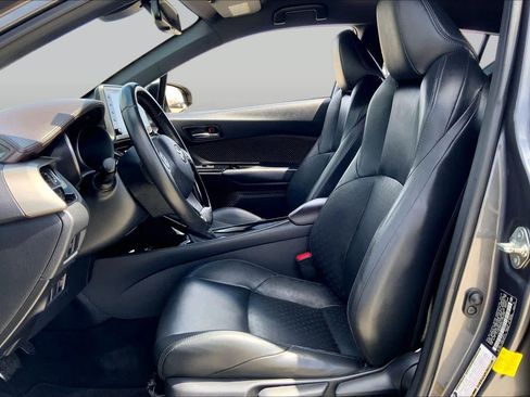 Used 2019 Toyota C-HR Limited FWD image 8