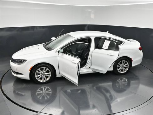 Used 2017 Chrysler 200 Limited Platinum w/ Comfort & Convenience Group FWD image 37