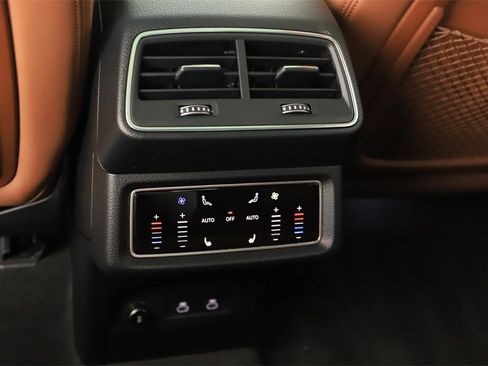 Used 2024 Audi Q8 e-tron Premium Plus w/ Premium Plus Package image 22