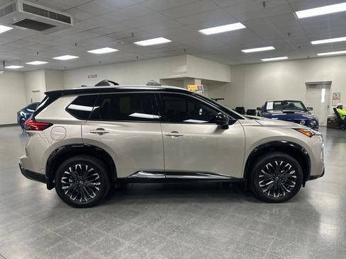 Used 2025 Nissan Rogue Platinum AWD/4WD image 8