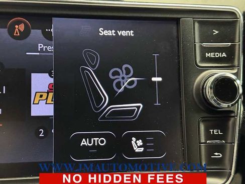 Used 2020 Bentley Bentayga Design Series image 39