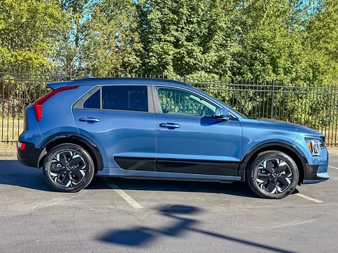 Used 2023 Kia Niro Wind w/ Wind Preserve Package FWD image 2