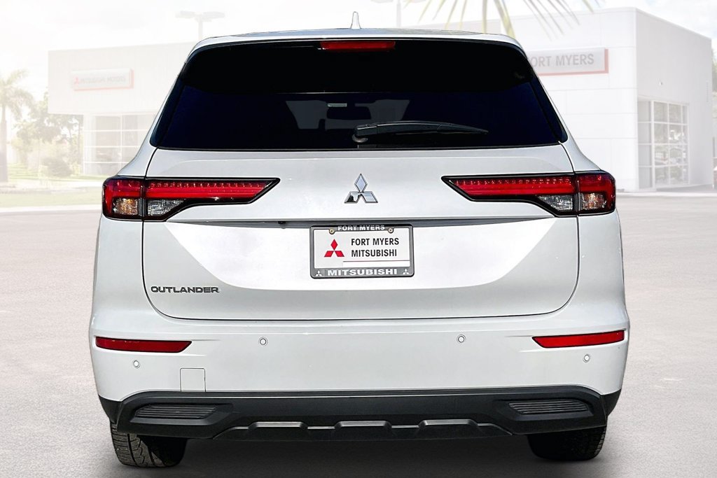 Used 2022 Mitsubishi Outlander SE FWD image 16