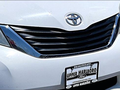 Used 2012 Toyota Sienna LE w/ Towing Pkg AWD/4WD image 29