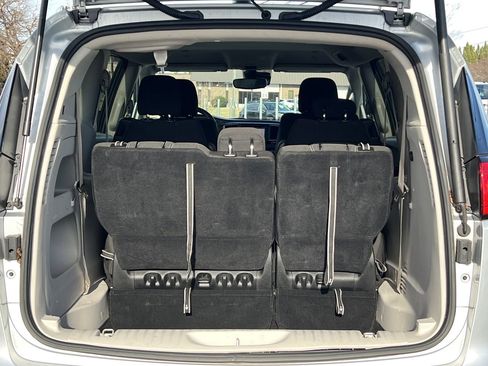 Used 2023 Chrysler Voyager LX image 27