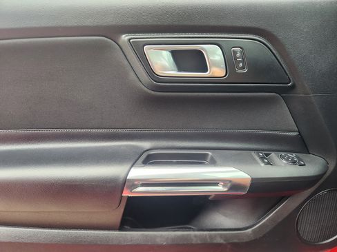 Used 2019 Ford Mustang Coupe RWD image 23