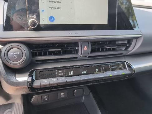 Used 2025 Toyota Prius LE FWD image 18