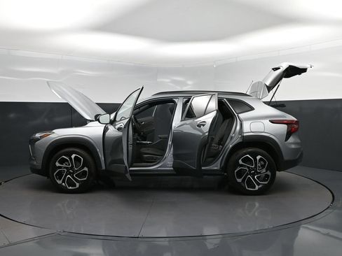 New 2026 Chevrolet Trax RS w/ Sunroof Package FWD image 45