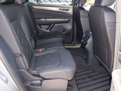 Used 2025 Volkswagen Atlas Cross Sport SE w/ Panoramic Sunroof Package image 20