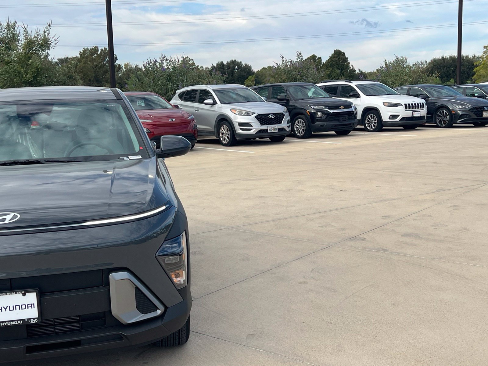 New 2027 Hyundai Kona SE FWD image 3