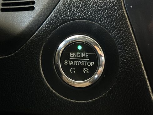 Used 2018 Ford Explorer XLT w/ Equipment Group 202A FWD image 23