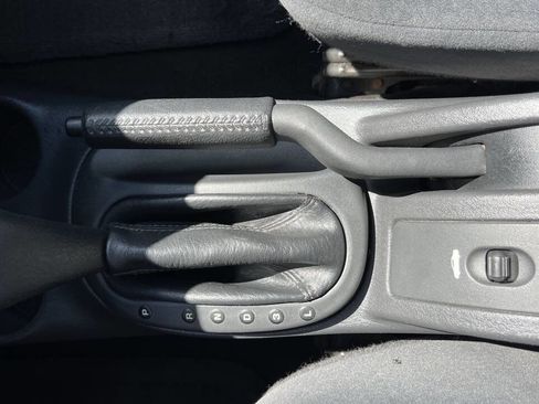 Used 2004 Chrysler Sebring LXi image 24