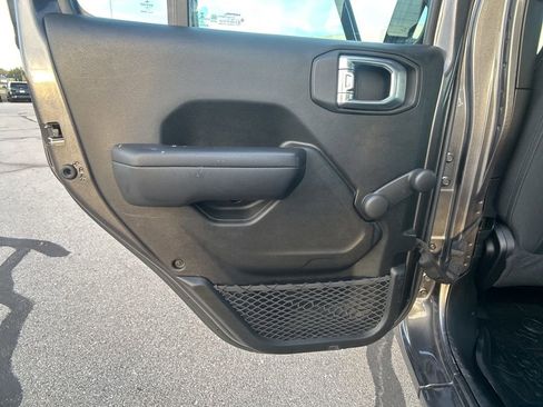 Used 2021 Jeep Gladiator Sport image 30