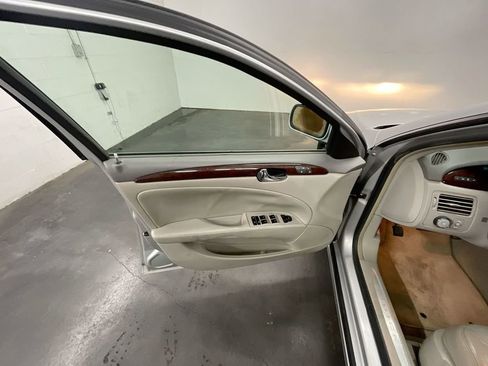 Used 2011 Buick Lucerne CXL w/ Driver Confidence Package image 18