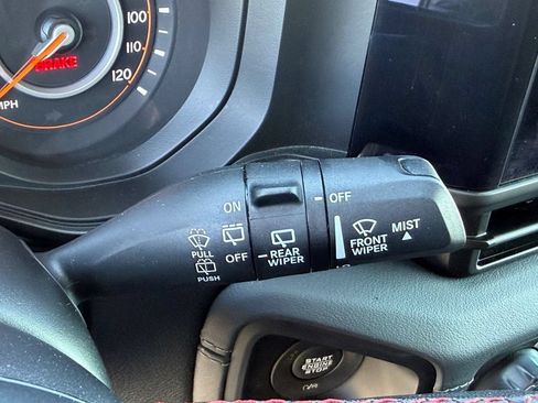 Used 2024 Jeep Wrangler Unlimited Rubicon AWD/4WD image 30
