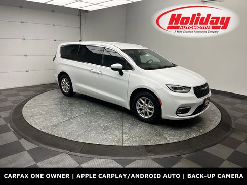 Used 2023 Chrysler Pacifica Touring FWD image 1