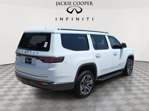 Used 2022 Jeep Wagoneer Series III AWD/4WD image 5